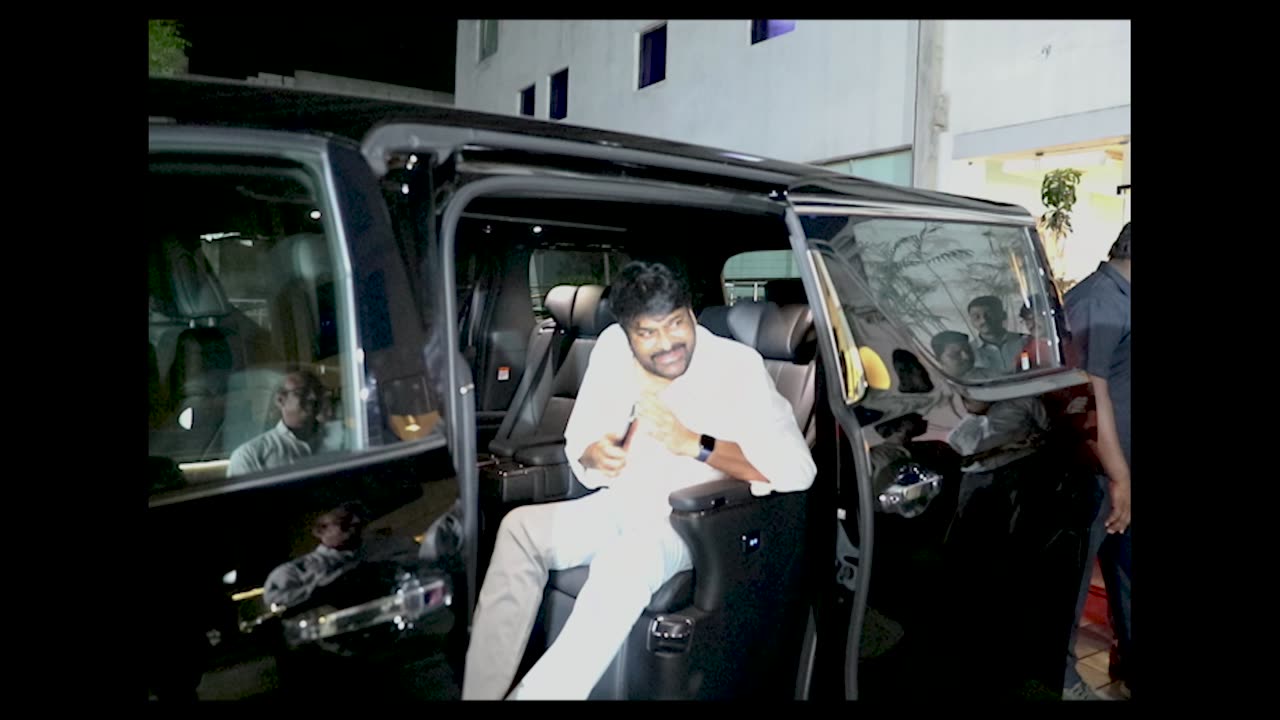 Mega Star Chiranjeevi & Family At Apollo Hospitals | Ram Charan | Upasana | movie play