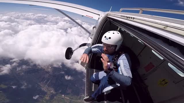 Student Course Jumps - All levels 1 to 7 - Skydive Teuge 6