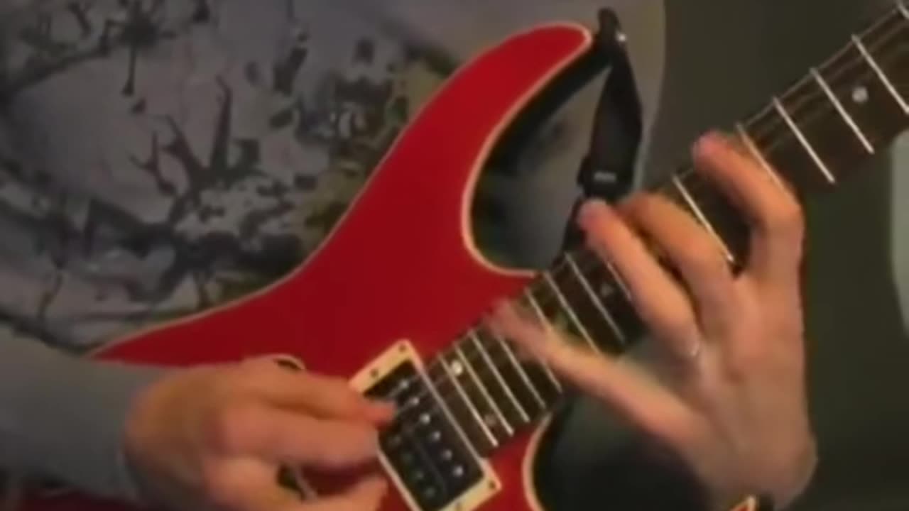 Paul Gilbert lesson in string skipping 🎸