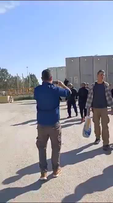 Israelis protest at Abu Salem border crossing - Prevents humanitarian aid from entering Gaza