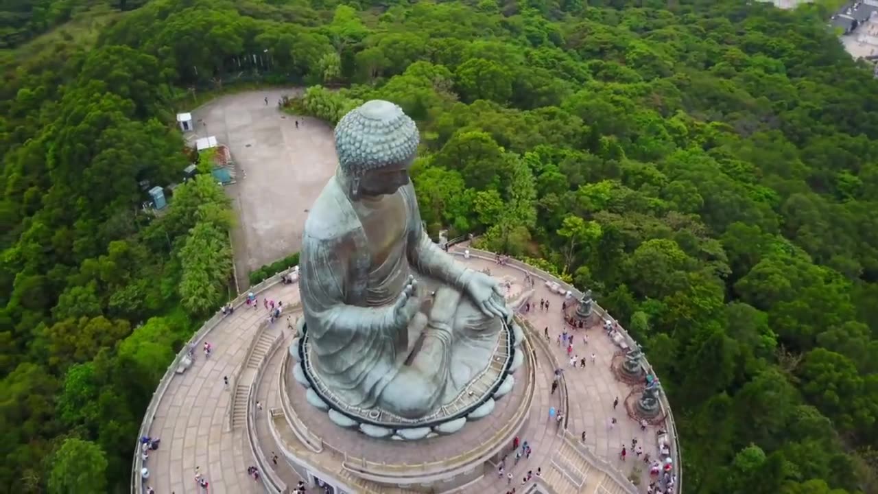 Tian Tan Buddha.