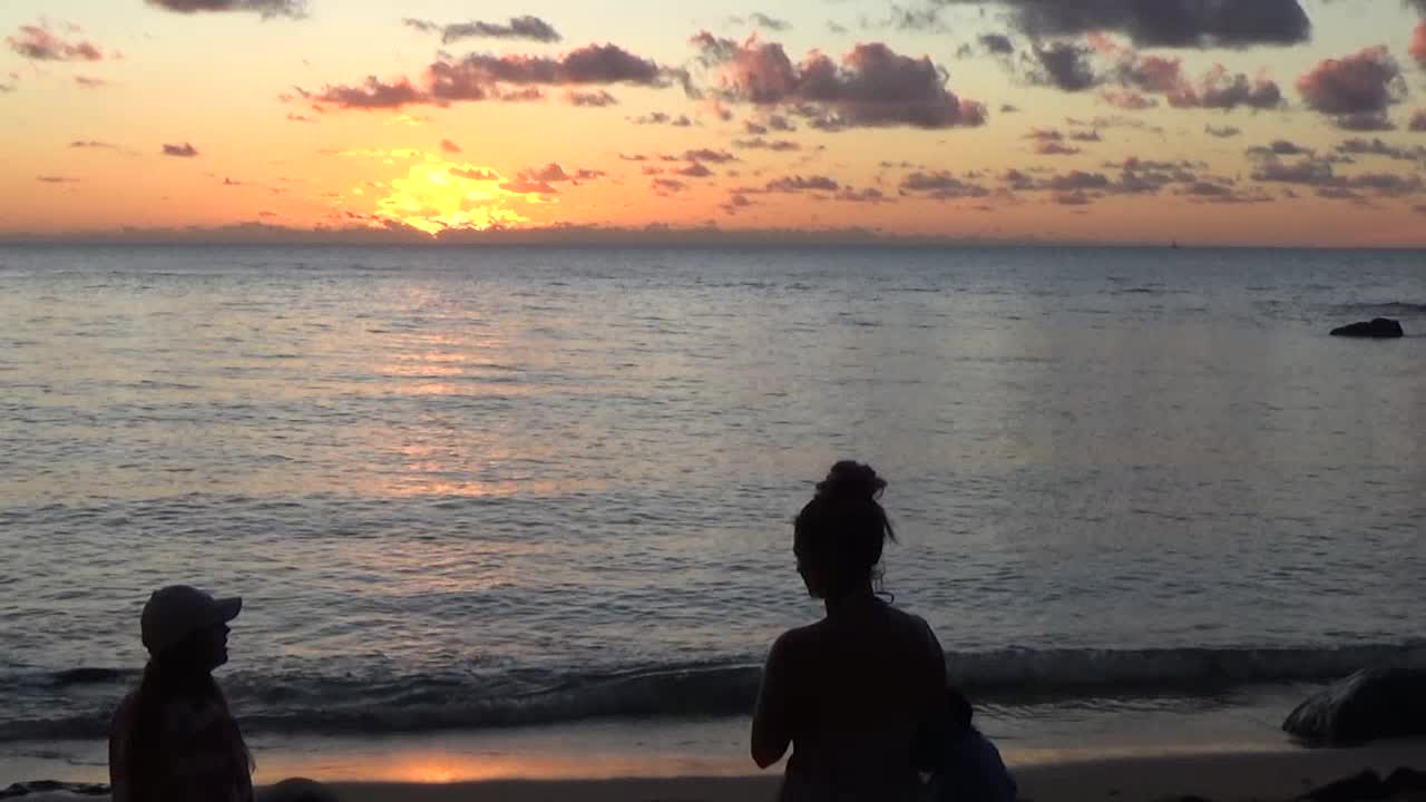 Hale'iwa, HI — Laniakea Beach - Sunset