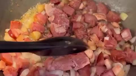 90-Caldo de macaxeira com calabresa e cebola.