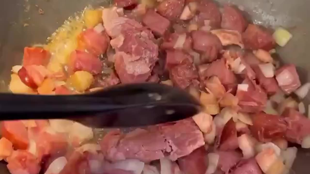 90-Caldo de macaxeira com calabresa e cebola.