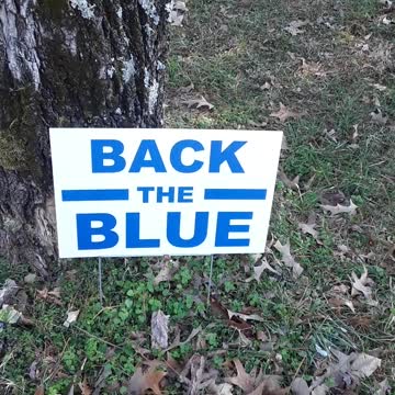 "Back the Blue" YES WE DO! God bless our Police.