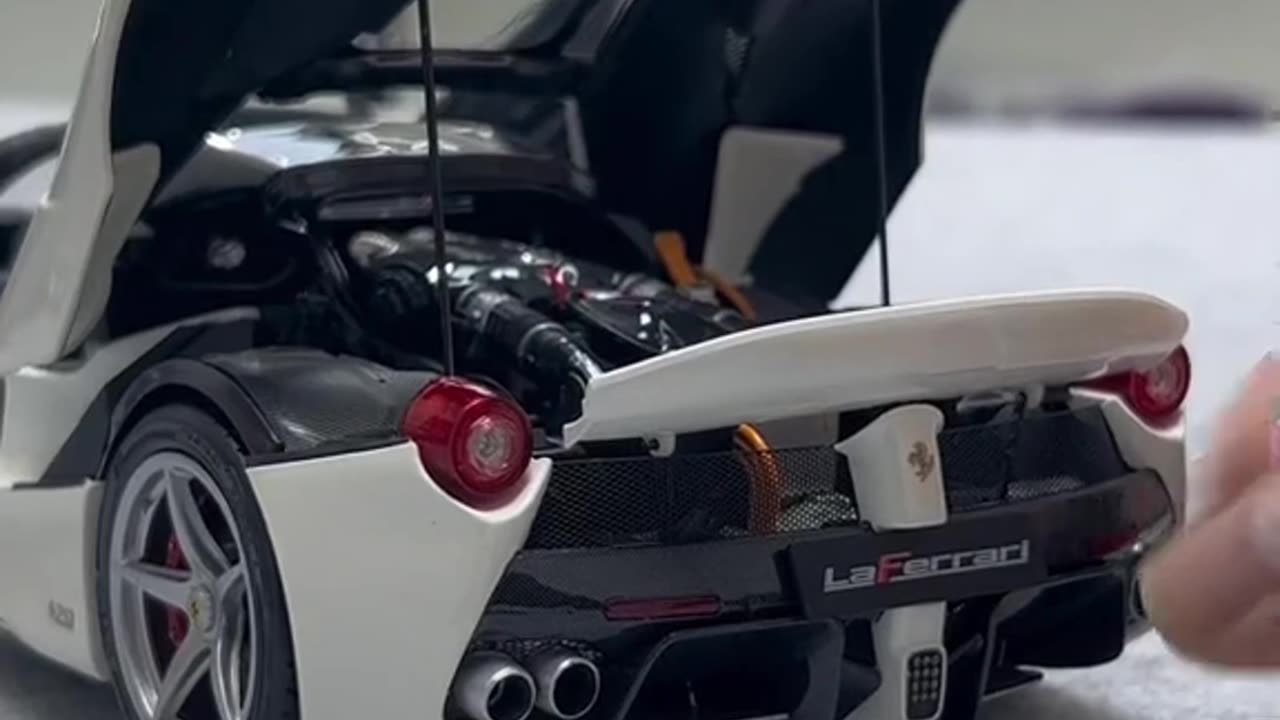 Unboxing Ferrari LaFerrari Premium Car Model