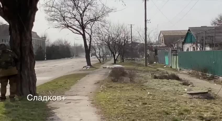 MARIUPOL, STORM WITH THE HELP OF TANKS AND ARMORED VEHICLES