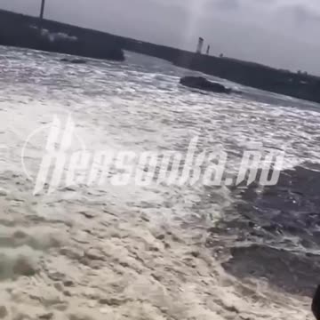 Z přehrady Dněproges Ukrajina stále vypouští vodu a zvětšuje tak zápavy