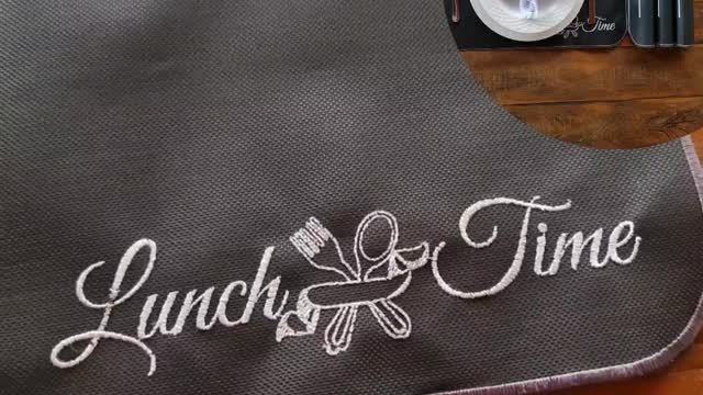 LUNCH TIME - JOGO AMERICANO BORDADO - EXCLUSIVO POLI4U