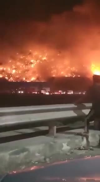 Burning Landfill Glares over New Delhi with Acrid Smoke for Third Day