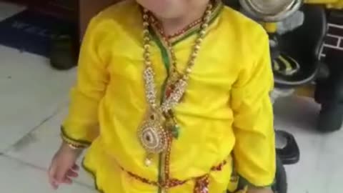 Kid dresses as Baby Krishna.