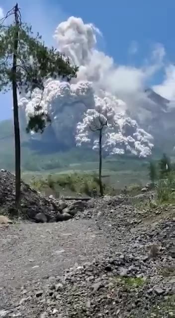WATCH Merapi volcano erupts, spews a hot cloud more than 4 miles high in Indonesia