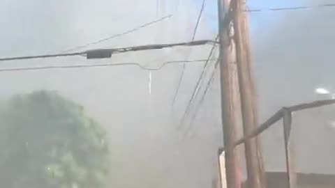 Video of Lahaina MINUTES before it was destroyed, 70 mph winds into the Flames