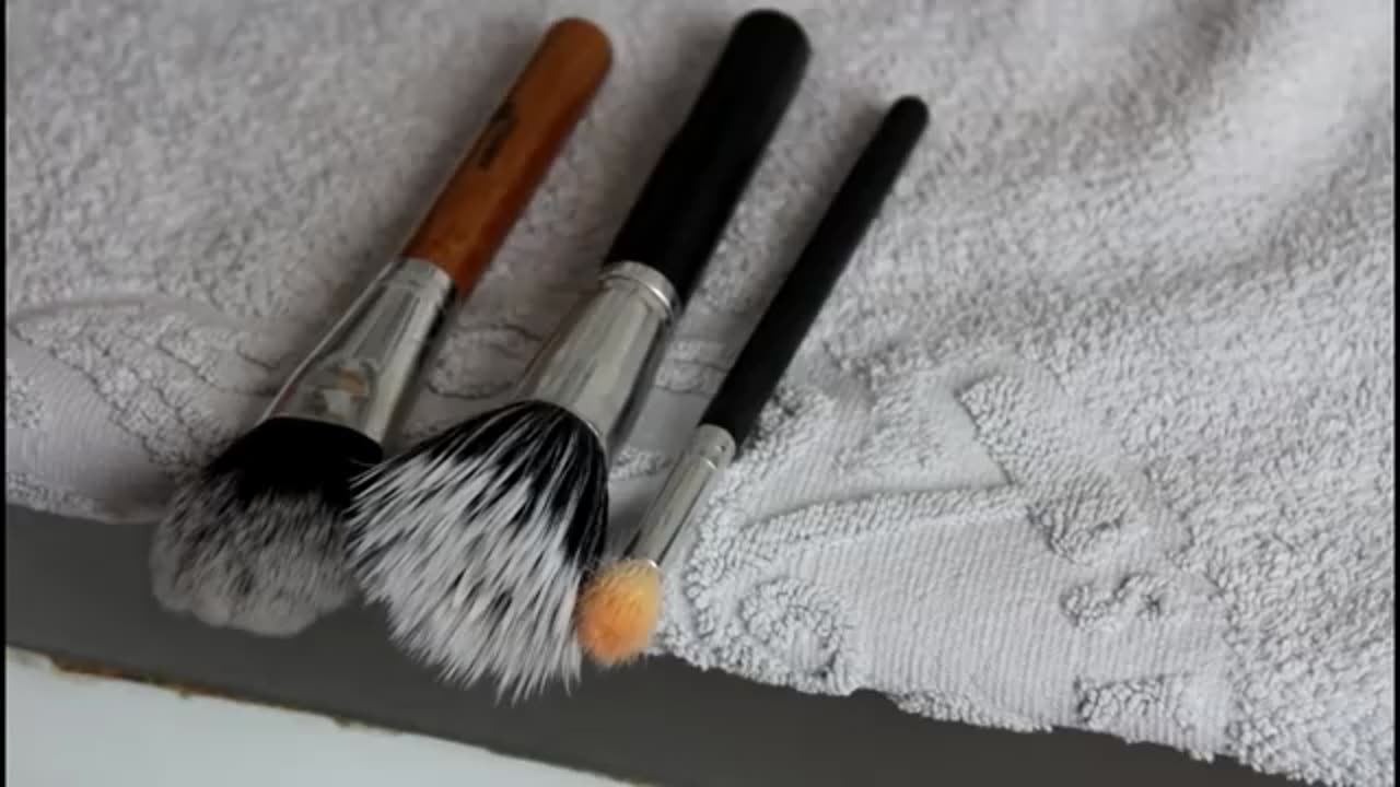 How to Wash and Spot Clean Your Makeup Brushes & Sponges!