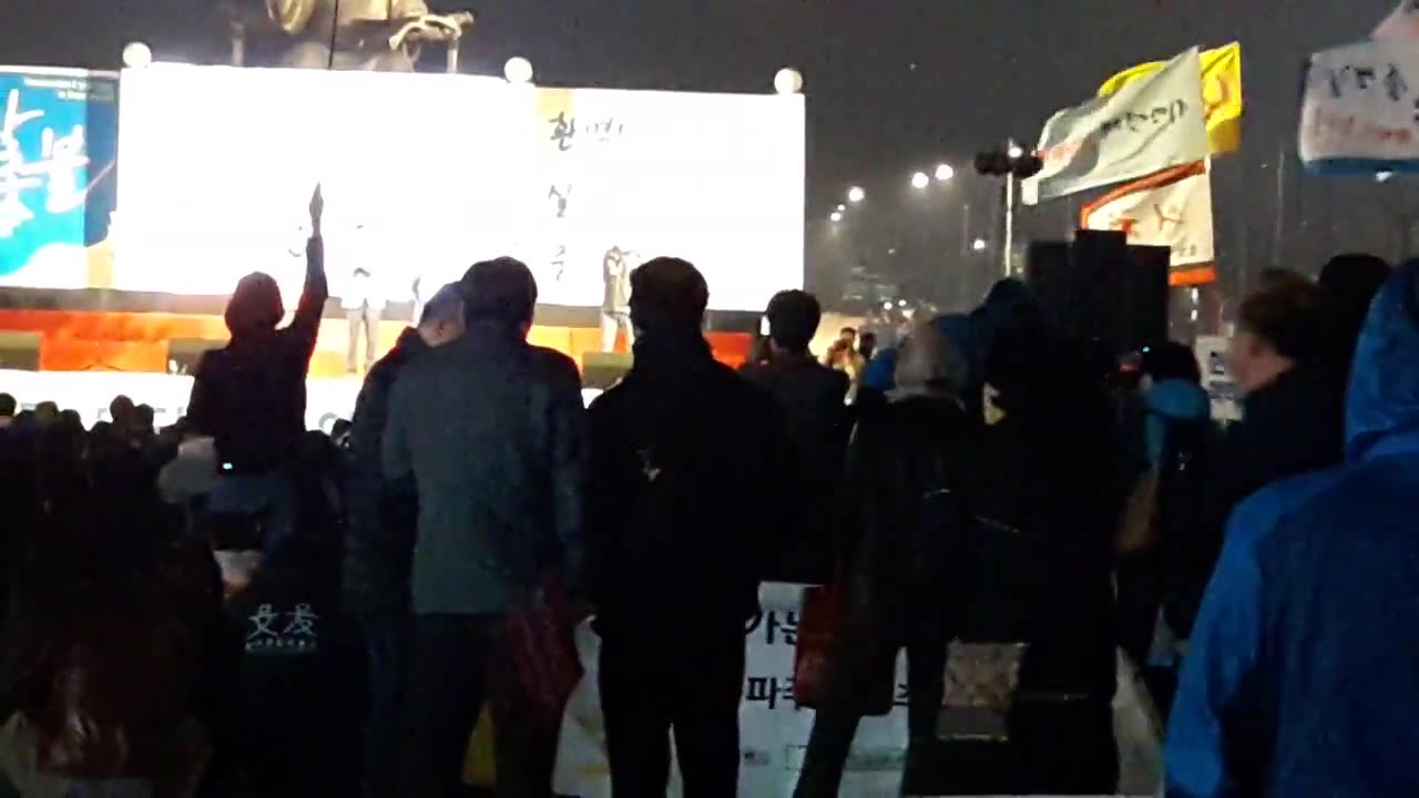 20180325_V3_S01(UFdZxxI1G1w)촛불로MOON OUT!!! 위장 평화 촛불의 대척점에 자유의 촛불로맞서다!!!