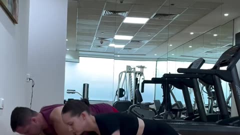 Как модели укрепляют руки