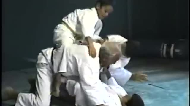 Helio teaches his grand sons.