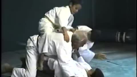 Helio teaches his grand sons.