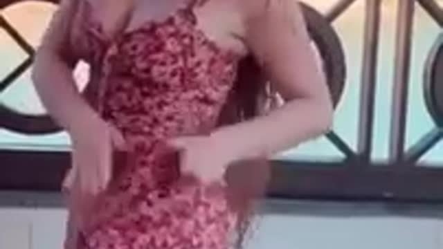 Belly dance, you found the little girl laughing in it, really2021