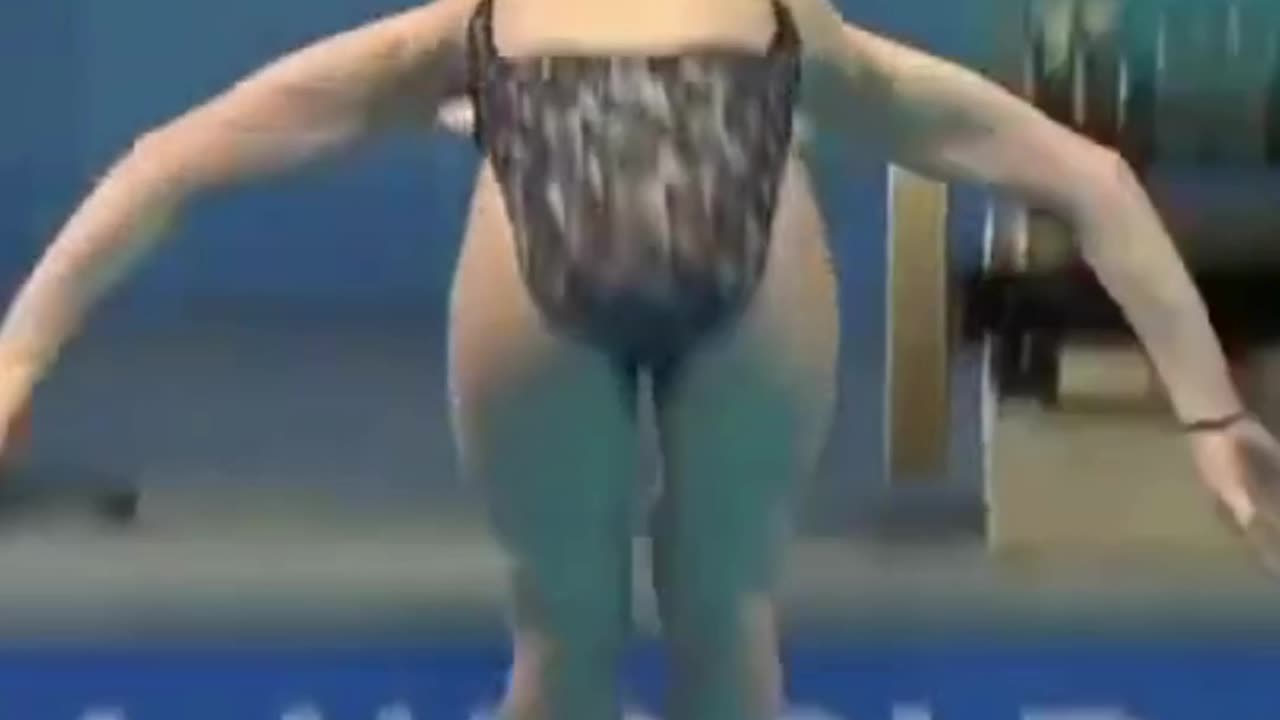 women's beautiful diving moments