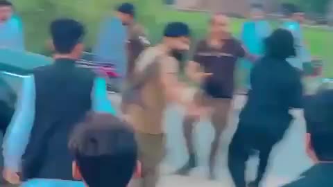 Police inspector beaten Pakistan