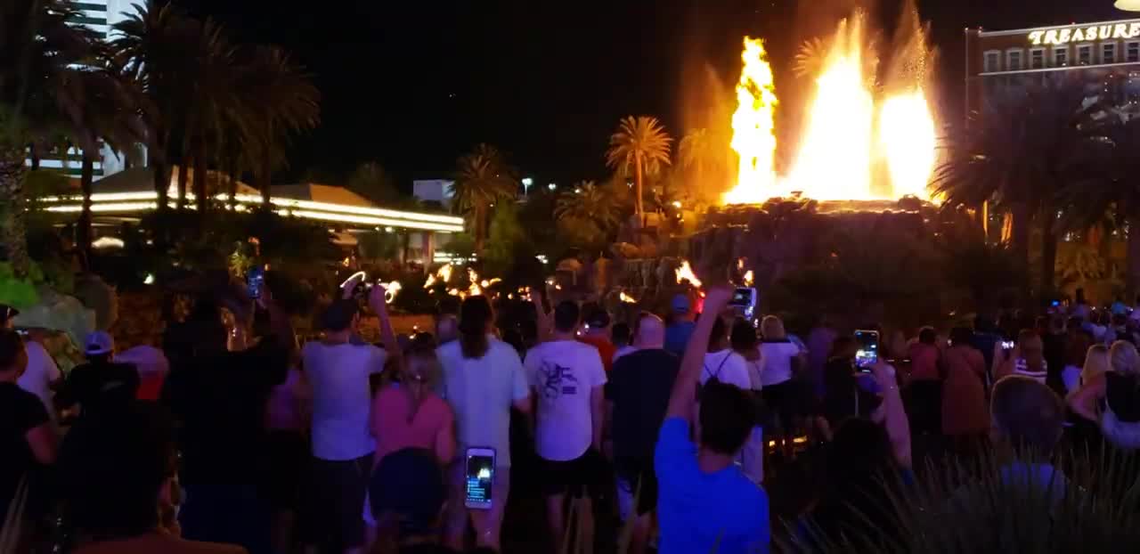 The volcano display of the Mirage Hotel.