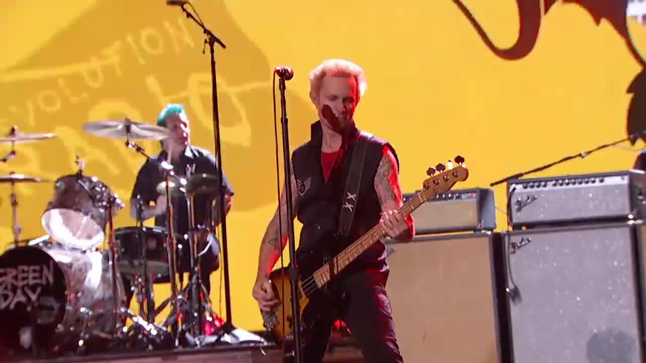 Green Day - Bang Bang (Live from the 2016 American Music Awards)