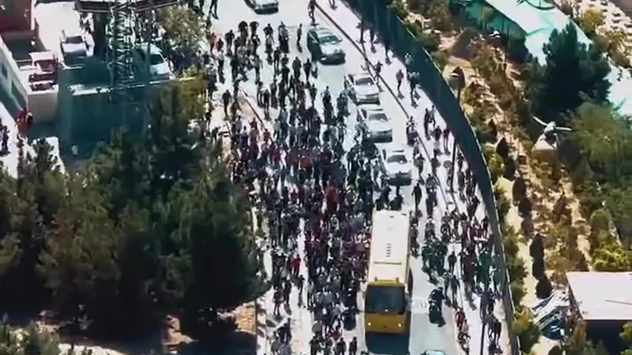 Fans welcome Cristiano Ronaldo in Tehran😳😳😳