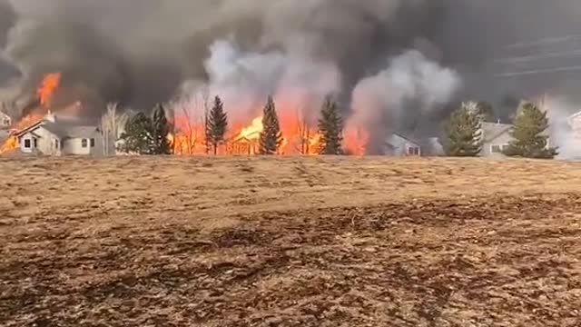 Colorado - State of Emergency: people are evacuating because of the wildfires