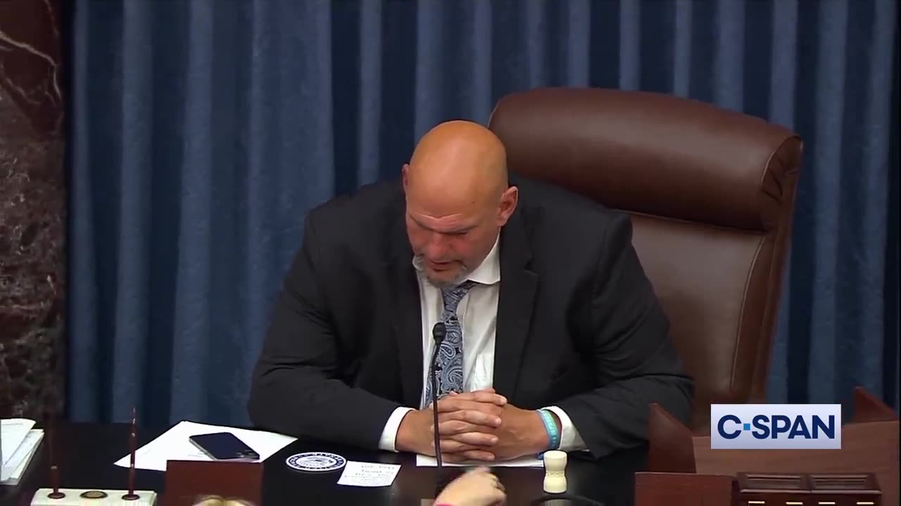 Fetterman Pulls A Biden By Reading Instructions In Awkward Moment