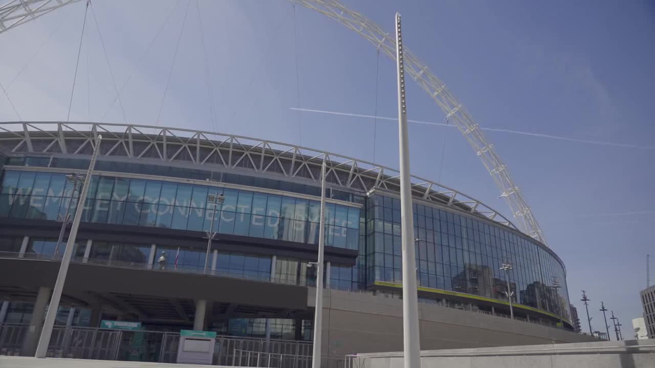 Tracking Shot of Wembley Stadium 10