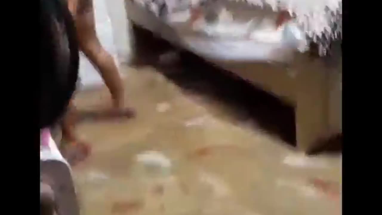 Video: La grabaron golpeando brutalmente a sus hijos de 5 y 3 años