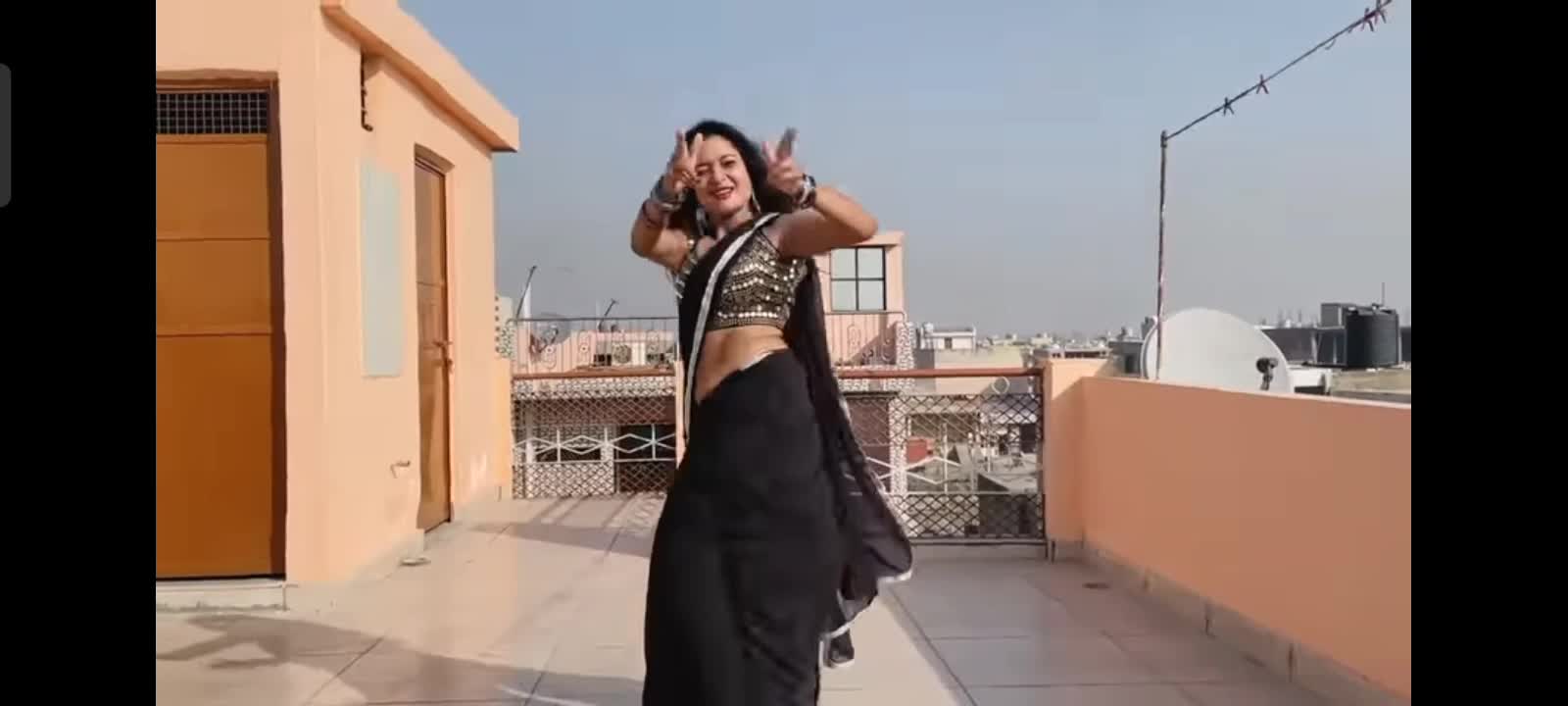 Ladka Kamal hai ki ankhiyon se goli mare