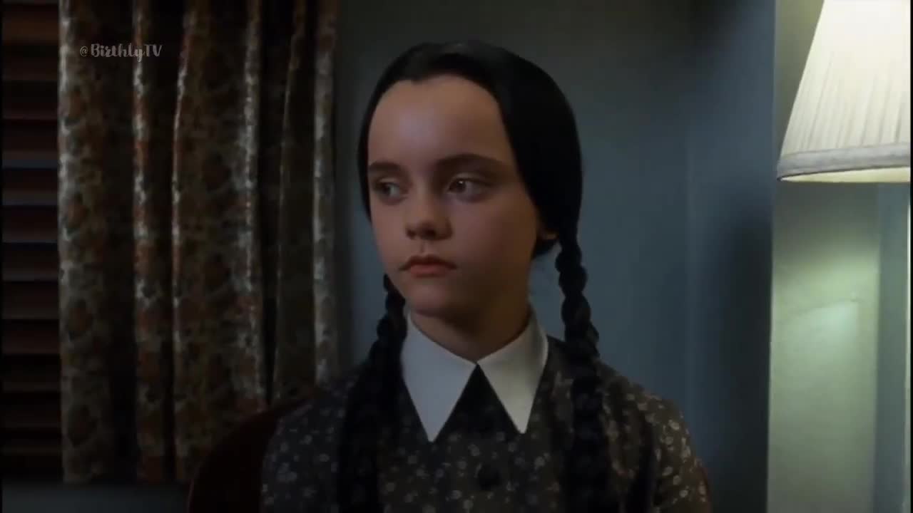 Addams Family Values (1993) Morticia goes into labor and gives birth without pain meds