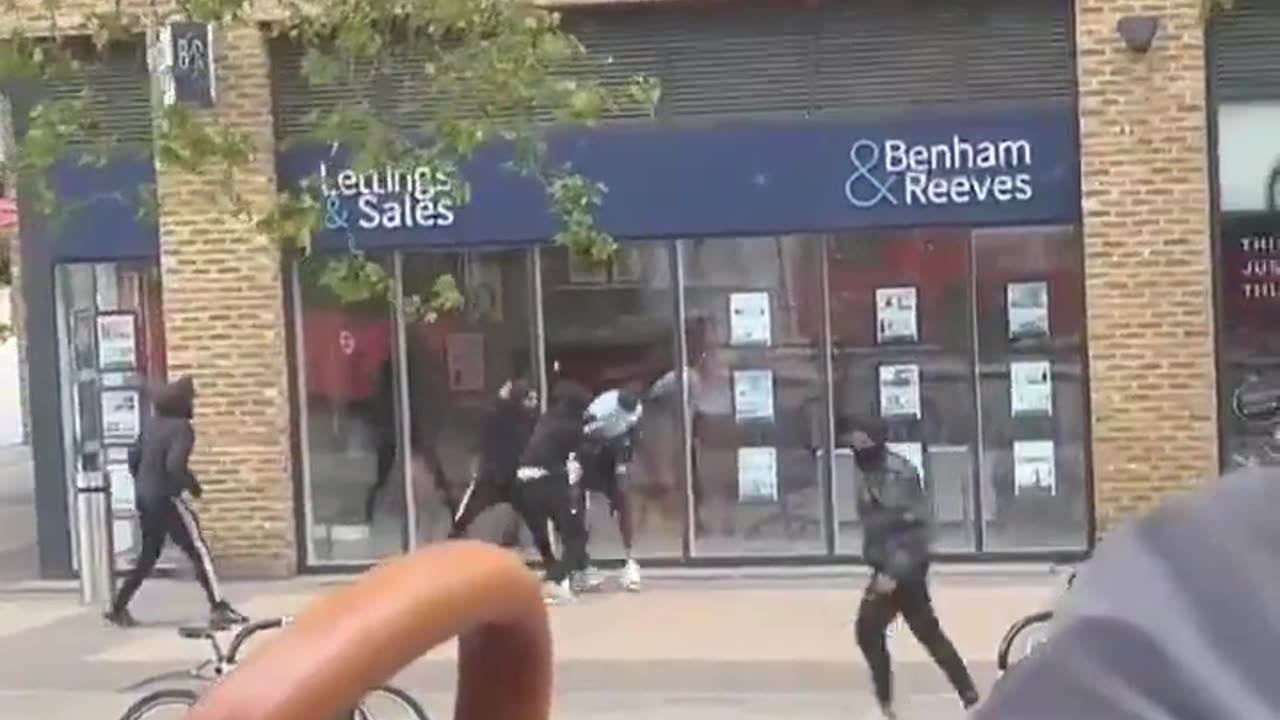 Happened in Woolwich today a group of youths try to take a lad bag and one