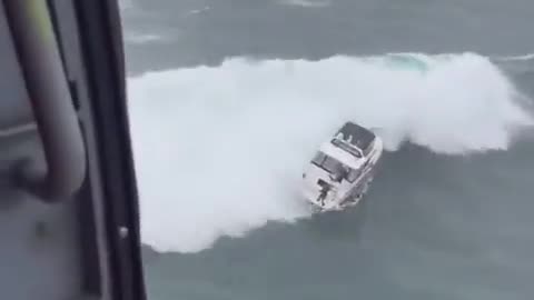 Ship caught inside massive waves at sea 😳