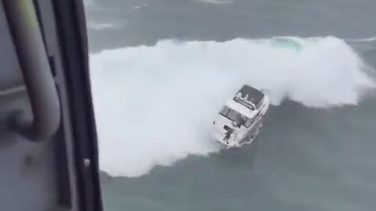 Ship caught inside massive waves at sea 😳