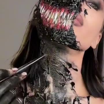 SCARFACE WOMAN IS SO HOT 😈