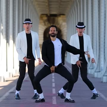 Cant believe this STRANGER just JOINED in like THAT Forgetmat mj dance