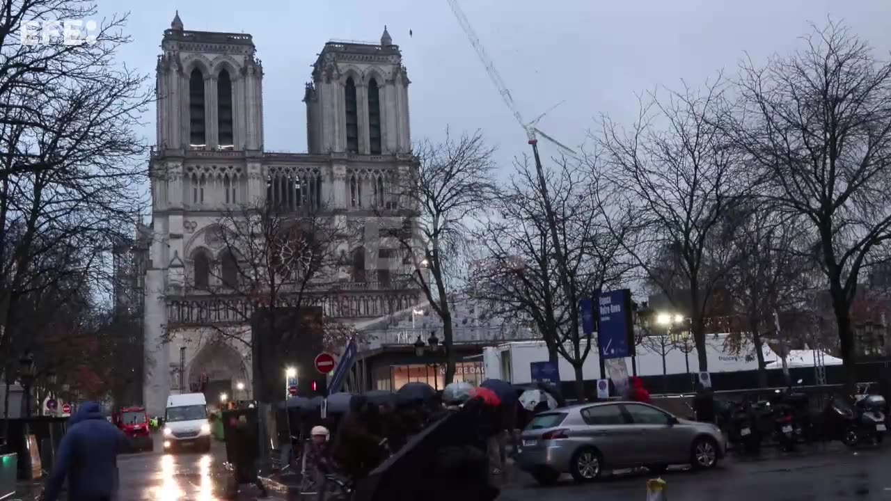 Notre Dame reabre en medio del debate sobre si los visitantes deben pagar por la entrada