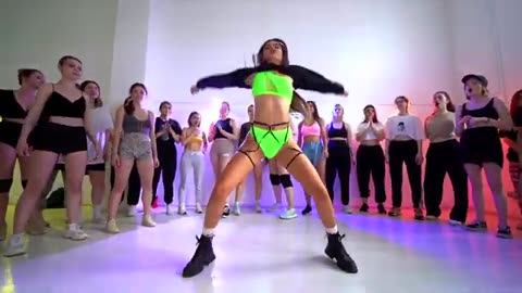 Диана Каларащук TWERK