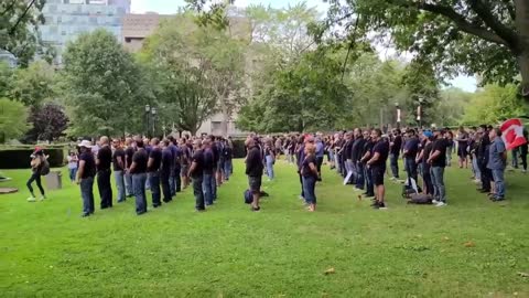 CANADA TORONTO PROTESTA SILENZIOSA POLIZIA VIGILI DEL FUOCO PARAMEDICI