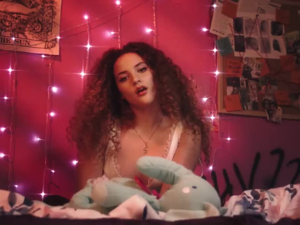 Sofie Dossi - BUNNY Official Music Videop1