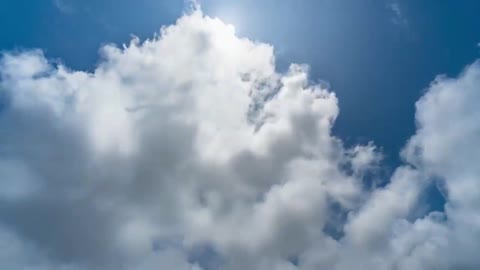 Nature magnificence A clear summer sky Rapid cloud flow delays in the sky