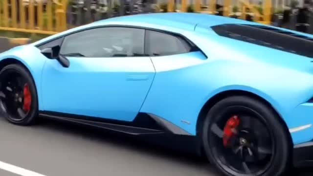 Lamborghini running attitude video