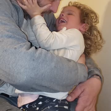 Daddy makes baby laugh