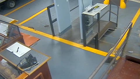 3205LHOBBACStLoadingDock_2021-01-06_12h39min50s673ms.mp4