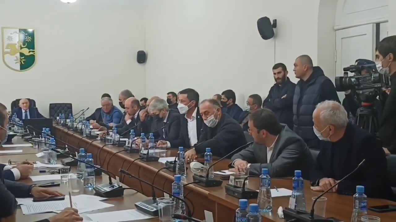 Прокурор Сухуми Алхас Агумаа ответил на вопросы Валерия Агрба