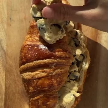 Cookie Dough Croissant (Le Crookie) 🥐
