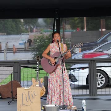 Lilie Collins at sings Led Zeppelin's Ramble On at the Bridge Bar & Restaurant
